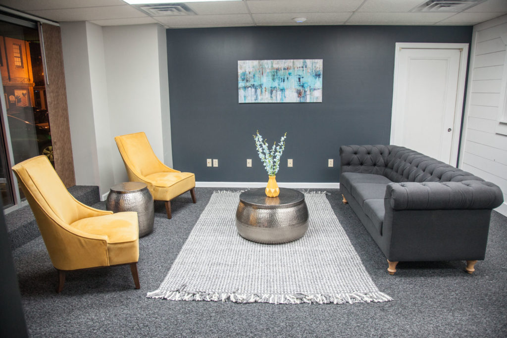 West Main Business Center in Downtown Waverly, Tennessee