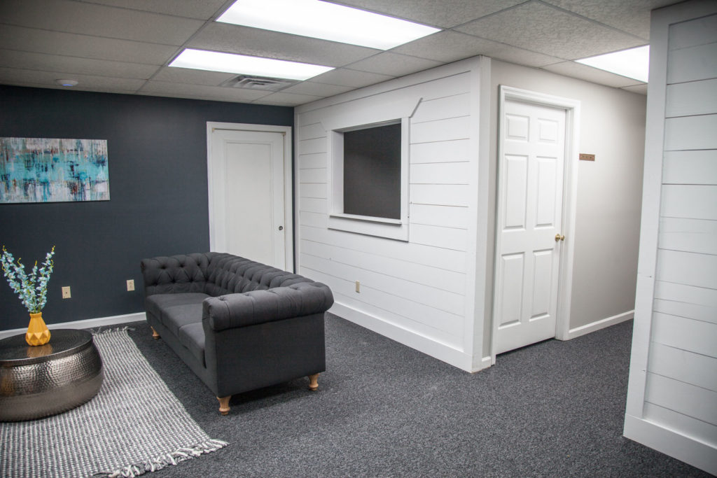 West Main Business Center in Downtown Waverly, Tennessee